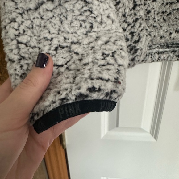 Victoria's Secret Pink Black and White Sherpa - Picture 4 of 7